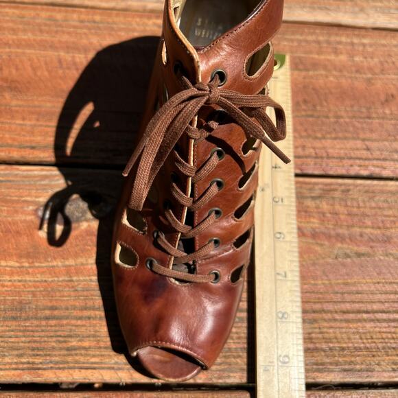 Stuart Weitzman Vintage Lace-Up Peep Toe Booties 8.5 Cognac Brown Leather Heels - Picture 15 of 16